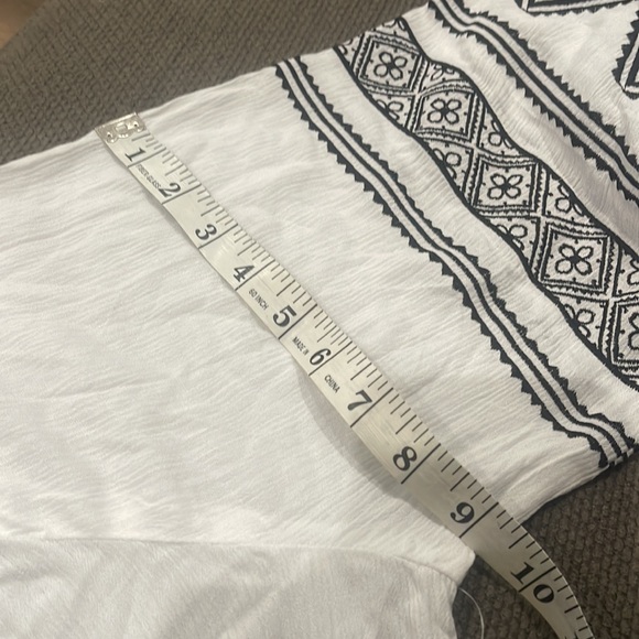NWT White & Black Tunic Style Top with Embroidery - Picture 6 of 6